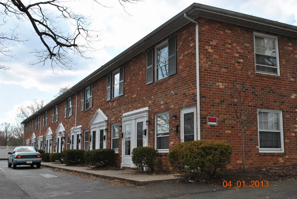 welcome! only $835- includes water, sewer and trash. available 8/1/25 -one bedroom apartment carpet throughout, washer/dryer unit included. enjoy the picnic sitting area located out front. we are located directly across from the forest hill park. conveniently located at the bus stop. pets are permitted however fees and deposit are required. breed restrictions apply.